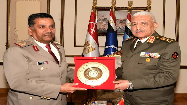 بالصور.. وزير الدفاع يلتقى وفد من الاتحاد العربي للرياضة العسكرية