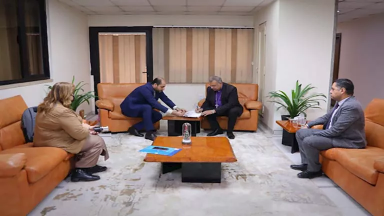 رئيس الطائفة الإنجيلية يوقّع عقد تخصيص أرض المقر الجديد وبناء كنيسة با