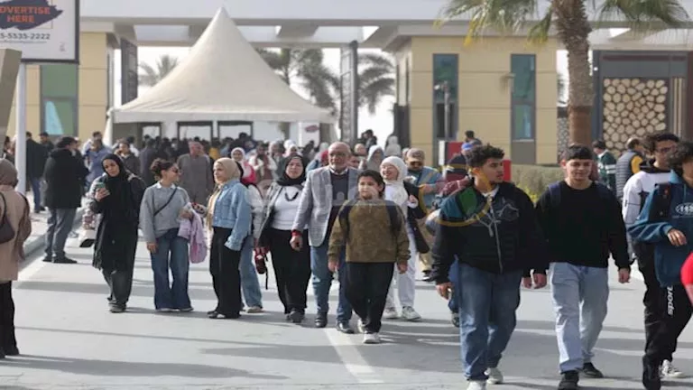 معرض الكتاب.. توافد جماهيري كبير في عاشر أيامه – صور