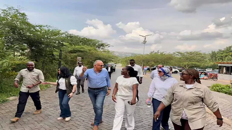 وزير الري المصري ووزيرة البيئة الرواندية يتفقدان محمية نيانديونغو بالع