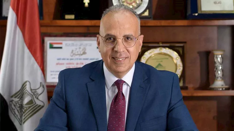 وزير الري يتابع مشروع إدارة الأصول لمصلحة الميكانيكا والكهرباء