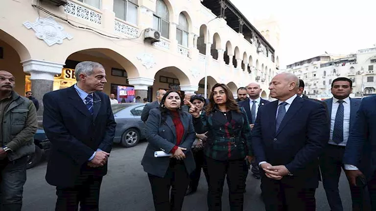 وزيرة التنمية ومحافظ القاهرة يتفقدان أعمال تطوير شارع إبراهيم بمنطقة ا