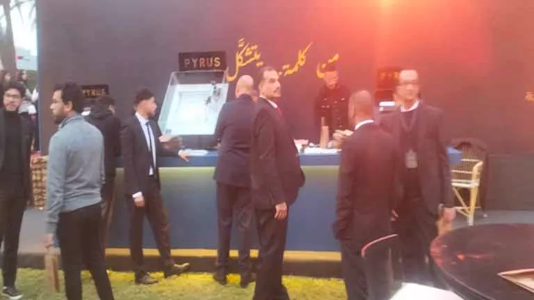 صور.. وضع اللمسات الأخيرة قبل انطلاق حفل جائزة ساويرس الثقافية