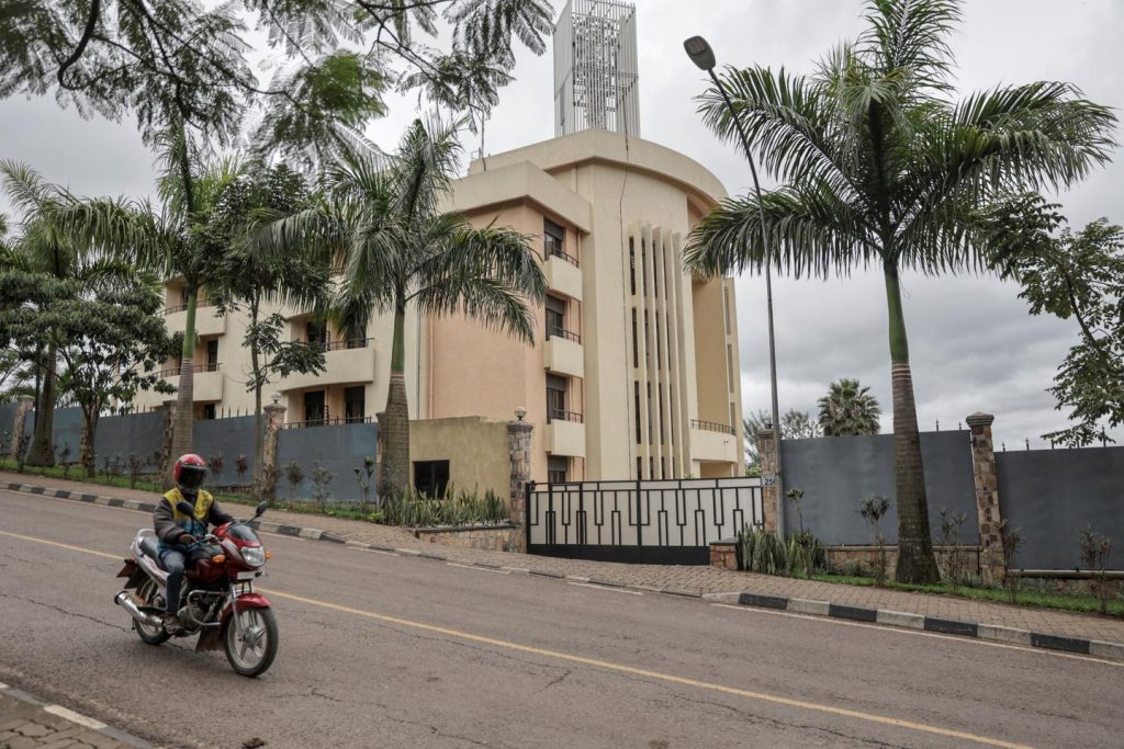 رواندا تقاضي المملكة المتحدة وسط توترات دبلوماسية