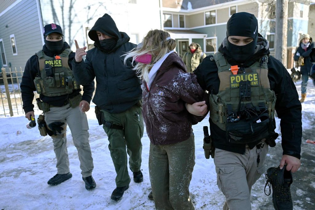 كيف تحولت مينيابوليس “من خلال إظهار الوحدة” إلى مستنقع لدونالد ترامب