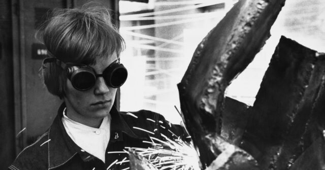 يشير التراجع في المقياس الرئيسي لنشاط المصنع إلى أوقات أفضل في المستقبل