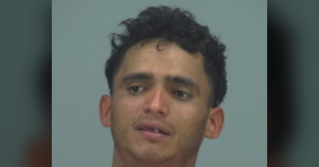 مهاجر فنزويلي متهم بالمطالبة بماريكوبا باعتبارها “منطقته” وتهديد جيرانه