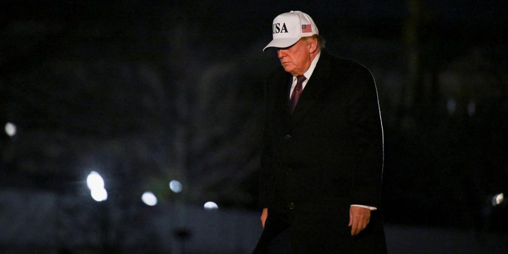 بث مباشر، إيران: أعلن دونالد ترامب عن تعريفات جمركية إضافية بنسبة 25٪ على أي دولة تتاجر مع إيران