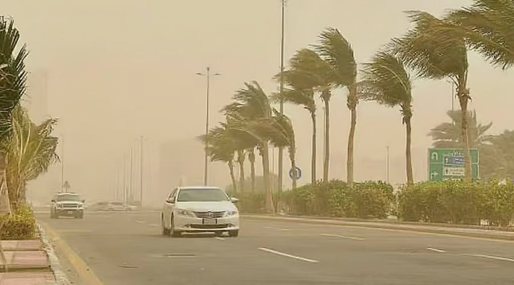 «الأرصاد»: أتربة مثارة على سكاكا ودومة الجندل بمنطقة الجوف