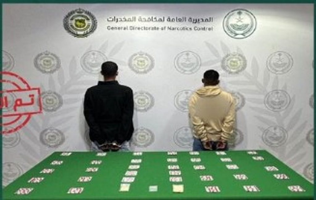 القبض على مواطنين بالحدود الشمالية لترويجهما الميثامفيتامين وأقراصا خاضعة لتنظيم التداول الطبي