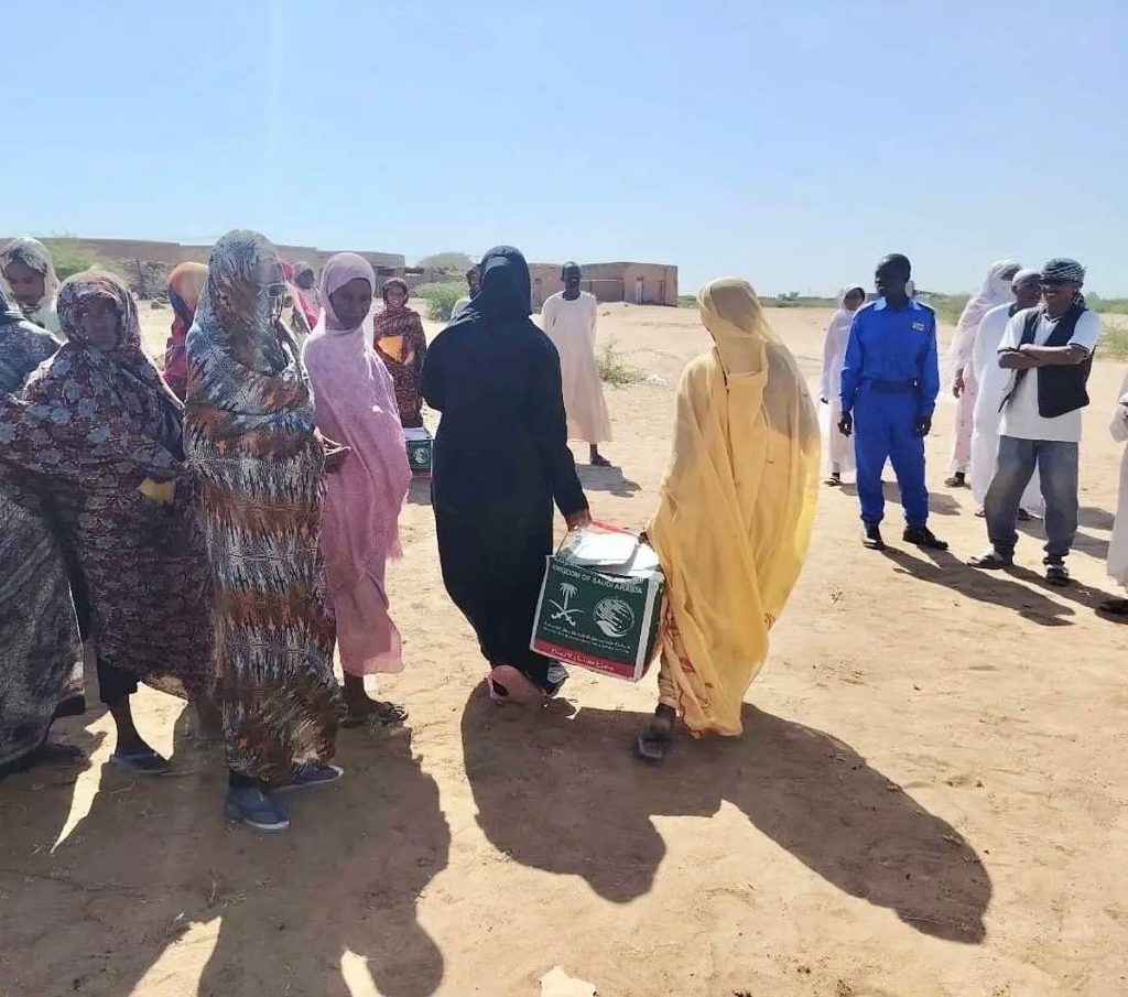 المملكة توزع مساعدات غذائية على الأسر النازحة بولاية نهر النيل في السودان