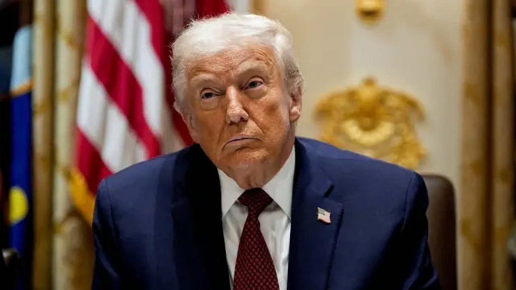 ترامب يحث الإيرانيين على مواصلة الاحتجاجات: “المساعدة في طريقها إليكم”