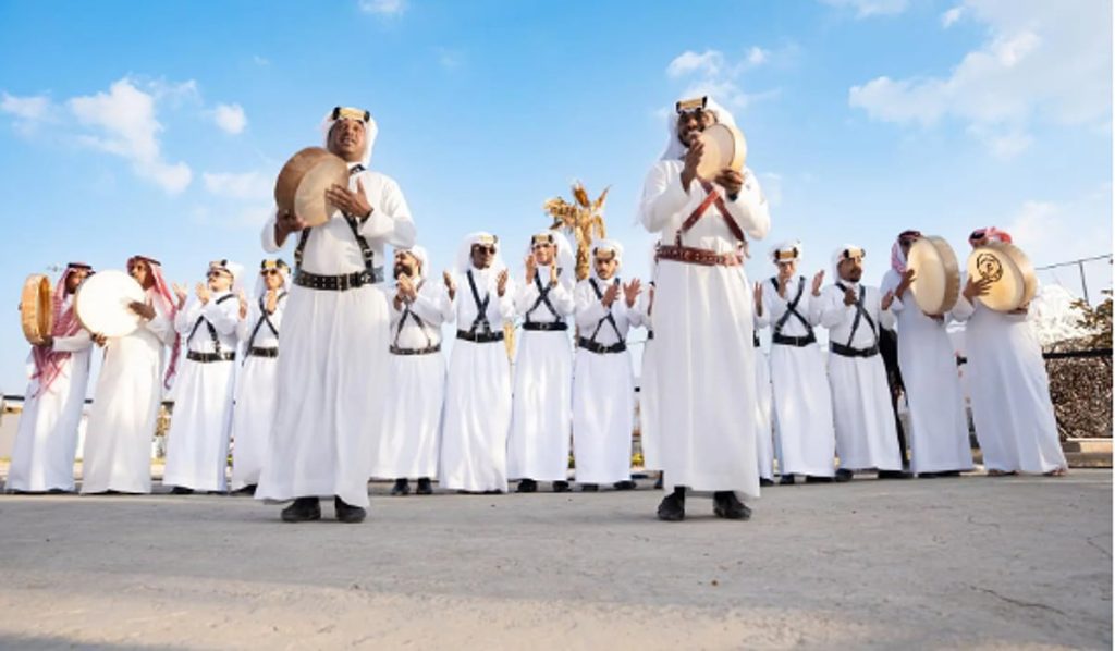 العروض الفلكلورية تستقطب اهتمام زوّار مهرجان الكتّاب والقرّاء بالطائف