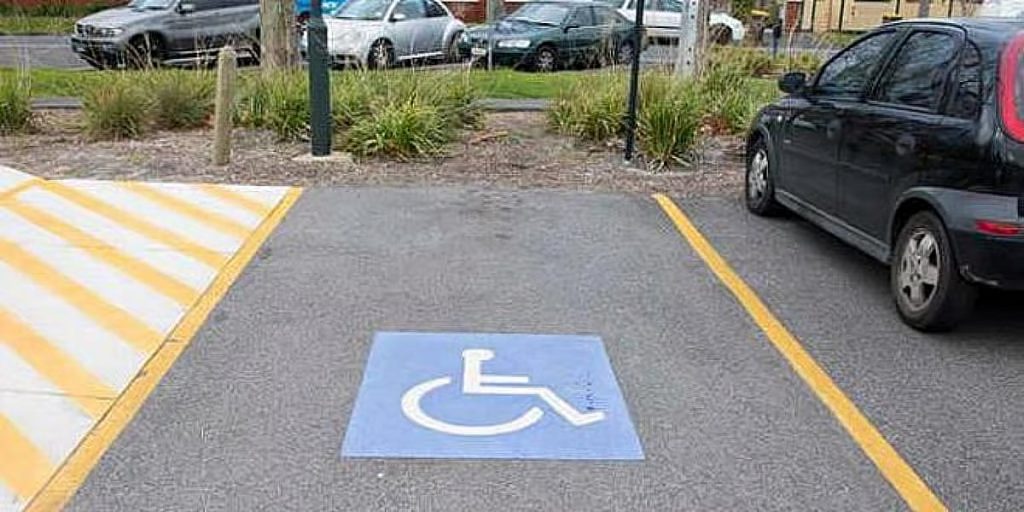 «المرور»: ضبط 2324 مركبة مخالفة متوقفة في الأماكن المخصصة للأشخاص ذوي الإعاقة