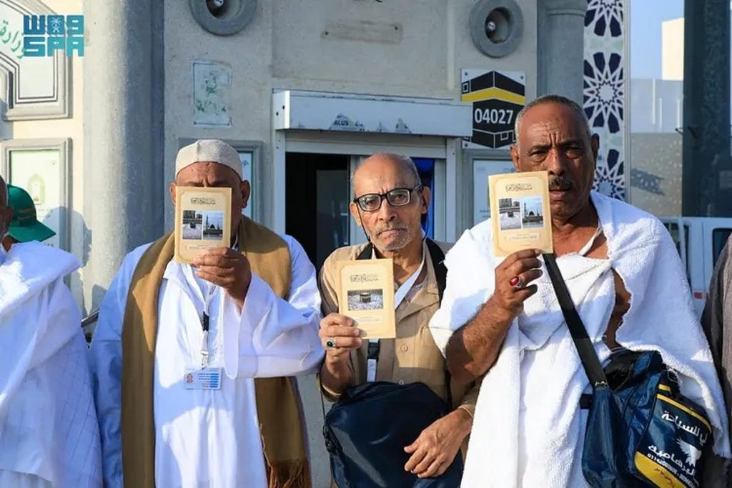 «الشؤون الإسلامية» تواصل جهودها التوعوية والإرشادية لخدمة زوار جبل الرحمة بعرفات