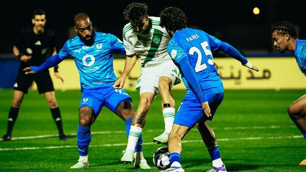 الأهلي يضرب نيوم بثلاثية في “دوري روشن”