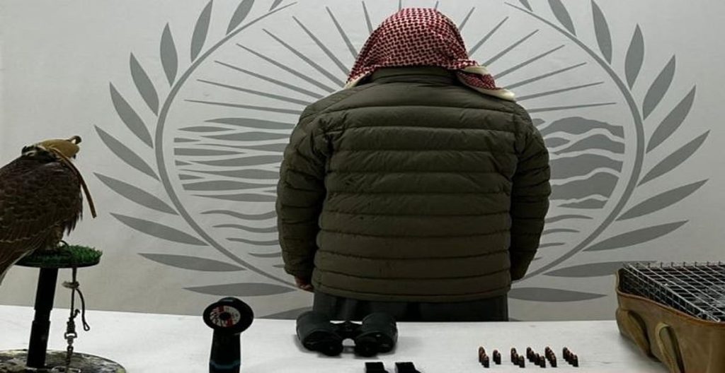 بحوزته سلاح وذخيرة وكائنات فطرية.. ضبط مواطن مخالف بمحمية الإمام تركي بن عبدالله الملكية