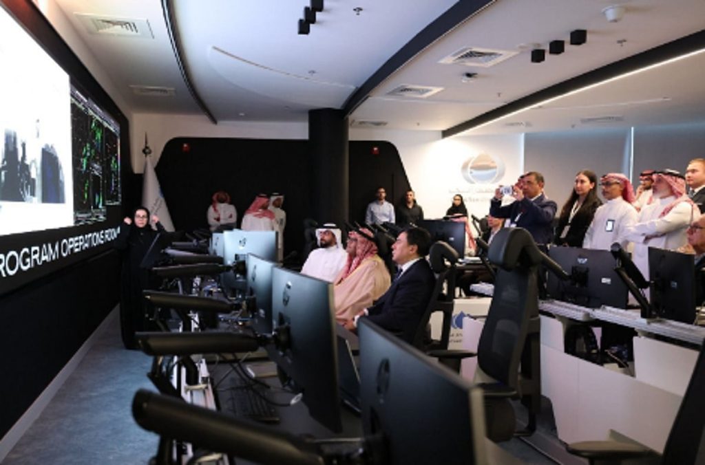 وزير البيئة الأوزبكي يزور المركز الوطني للأرصاد بجدة