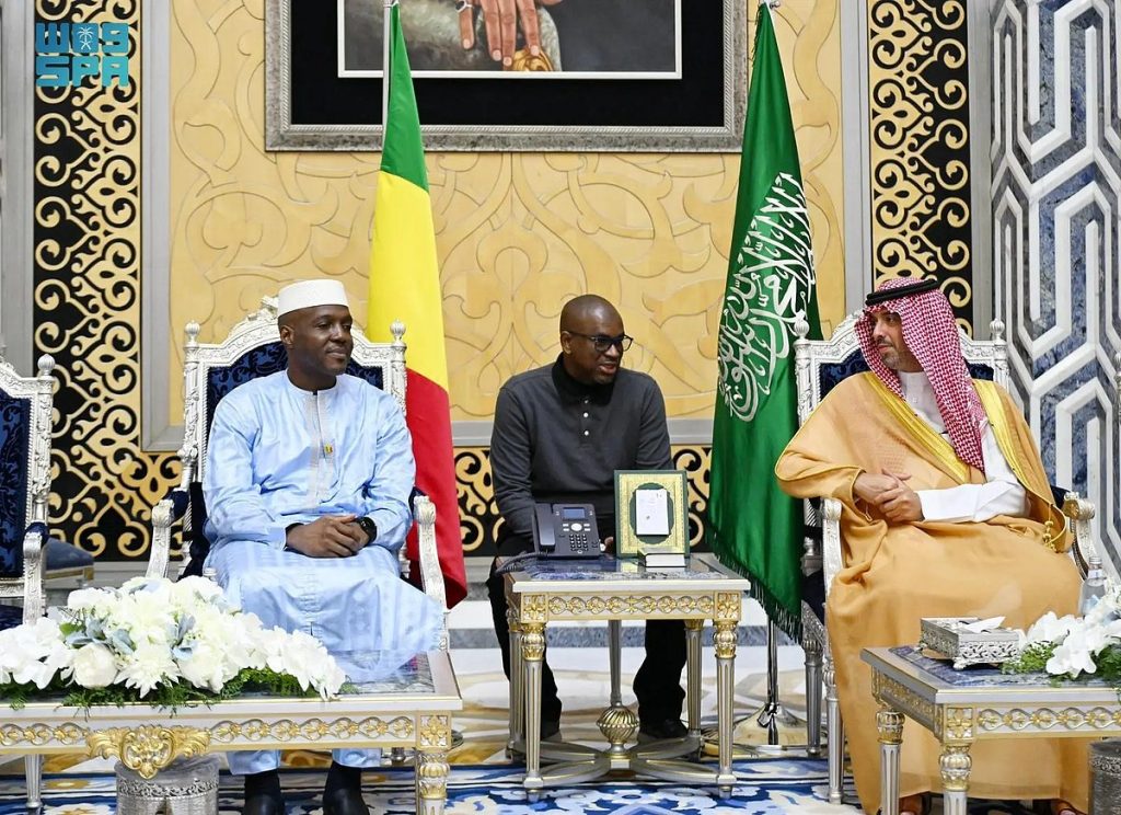 رئيس وزراء جمهورية مالي يغادر جدة