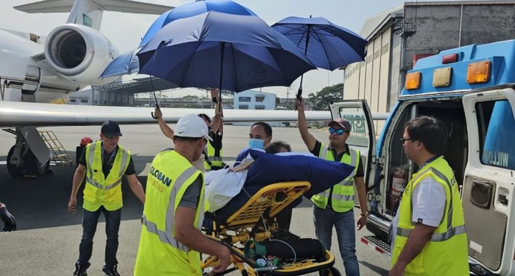 سفارة المملكة في الفلبين تنقل مواطنًا بطائرة الإخلاء الطبي لاستكمال علاجه