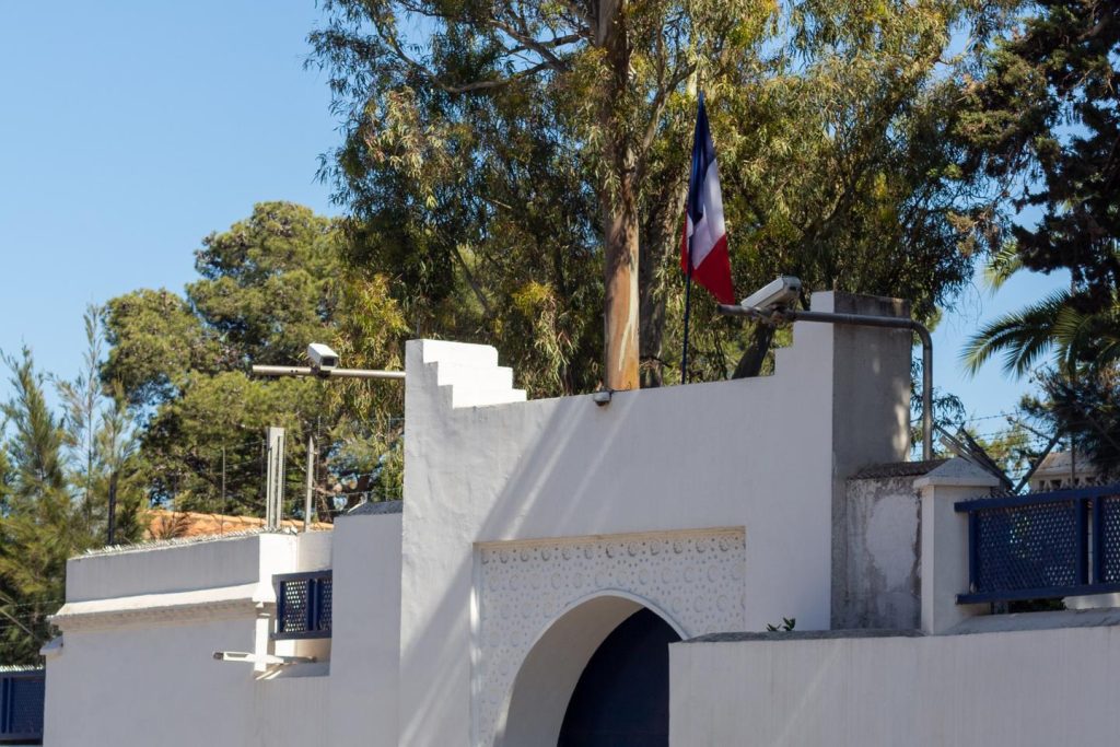 الجزائر تستدعي القائم بالأعمال الفرنسي بعد بث قضية “تحقيق إضافي”