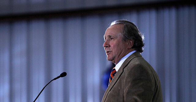 وفاة مايكل ريغان، نجل رونالد ريغان، عن عمر يناهز 80 عاماً