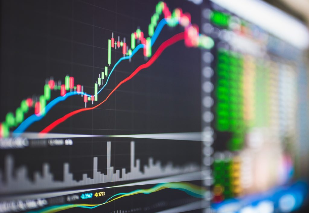 انتعاش التكنولوجيا يهدئ الرعشات الناجمة عن جرينلاند، تمامًا كما يصل موسم الأرباح إلى خطوته