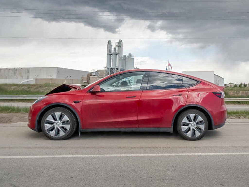 تسلا: الأسهم مبالغ فيها بسبب المشكلات الفنية والأساسية (NASDAQ:TSLA)