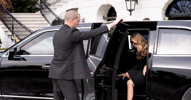 بريتبارت في العرض الأول لفيلم “ميلانيا” على السجادة الحمراء