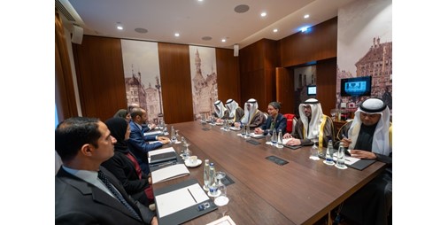 وزير الخارجية يستعرض مع نظيره العماني العلاقات الأخوية التاريخية بين البلدين