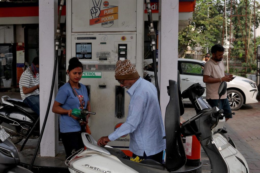 أعلن دونالد ترامب عن اتفاق تجاري مع الهند، التي “وافقت على التوقف عن شراء النفط الروسي”