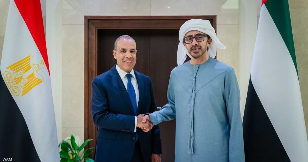 عبدالله بن زايد ووزير خارجية مصر يستعرضان التطورات في غزة