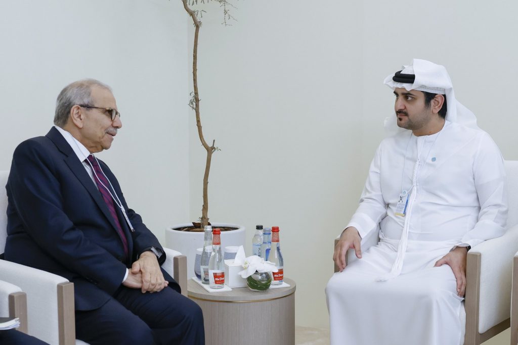 مكتوم بن محمد يبحث مع نواف سلام تعزيز التعاون بين الإمارات ولبنان