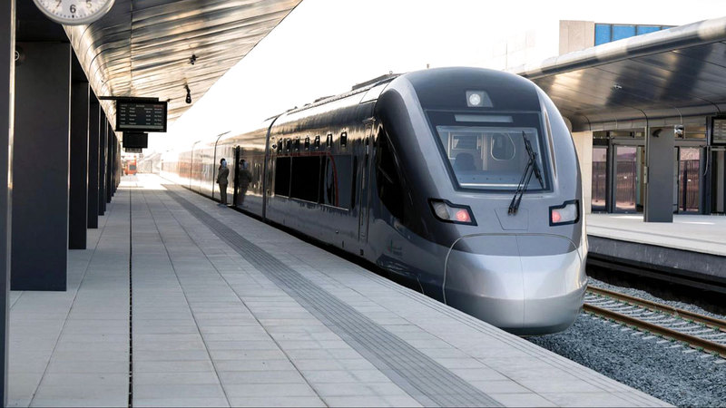 إبراهيم وسارة مواطنان يقودان مستقبل النقل بالسكك الحديدية في الإمارات