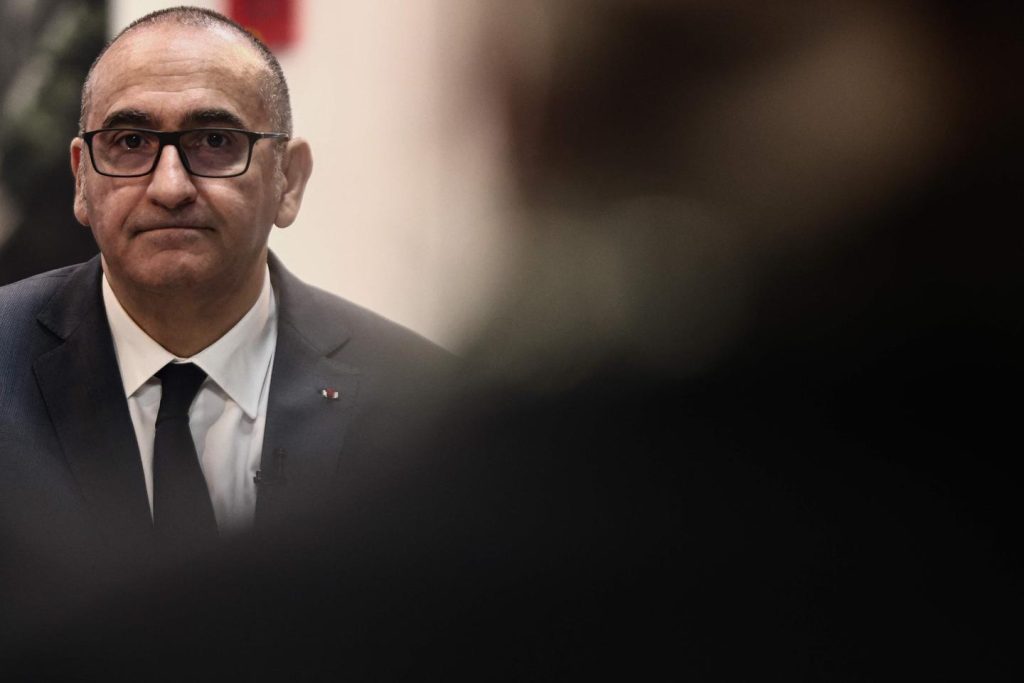 لوران نونيز، وزير الداخلية في الجزائر لمحاولة تخفيف العلاقات الفرنسية الجزائرية