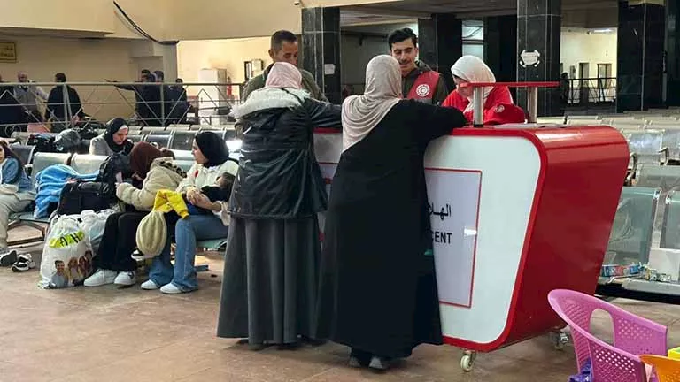 صور.. الهلال الأحمر يستقبل المرضى والجرحى الفلسطينيين ويقدم “حقيبة الع