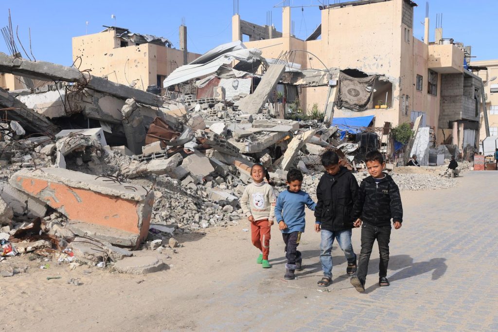 وفي غزة، بين الترهيب والدمار، العودة المروعة للسكان الذين غادروا القطاع