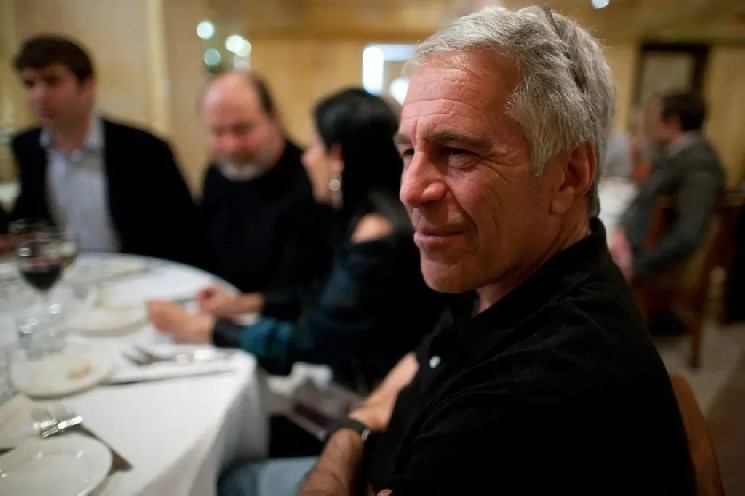 حاول أحد المؤسسين الاتصال بإبستين