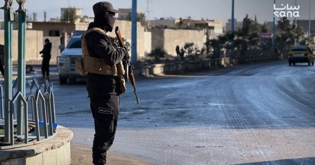 سوريا.. سقوط عنصر أمني وإصابة آخر في هجوم لـ”داعش” بالرقة