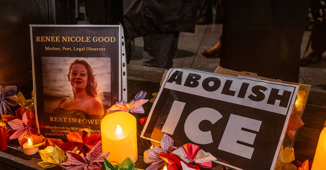 متجر غزل مينيابوليس المضاد للجليد يبيع قبعة متماسكة تستخدم للاحتجاج على الاحتلال النازي في الحرب العالمية الثانية