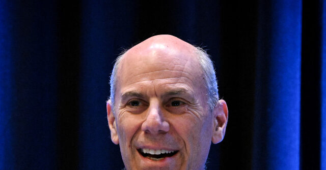 القاضي يأمر إدارة ترامب بإعادة الأجانب غير الشرعيين الذين تم ترحيلهم إلى السلفادور