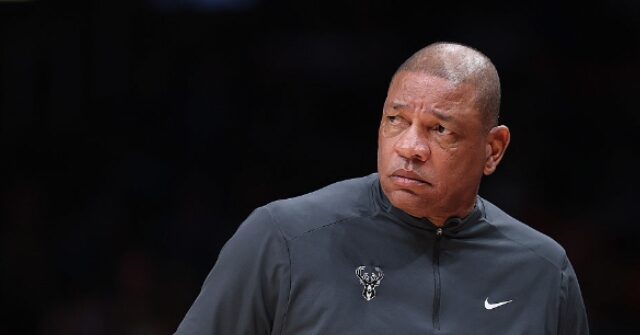Doc Rivers يقف بجانب التعليقات التي تتهم ICE بـ “القتل المباشر”