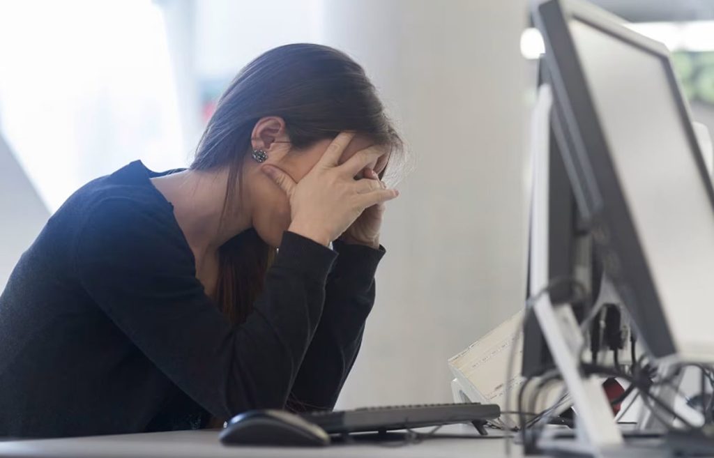 أخصائية: 4 أعراض لنوبات الهلع