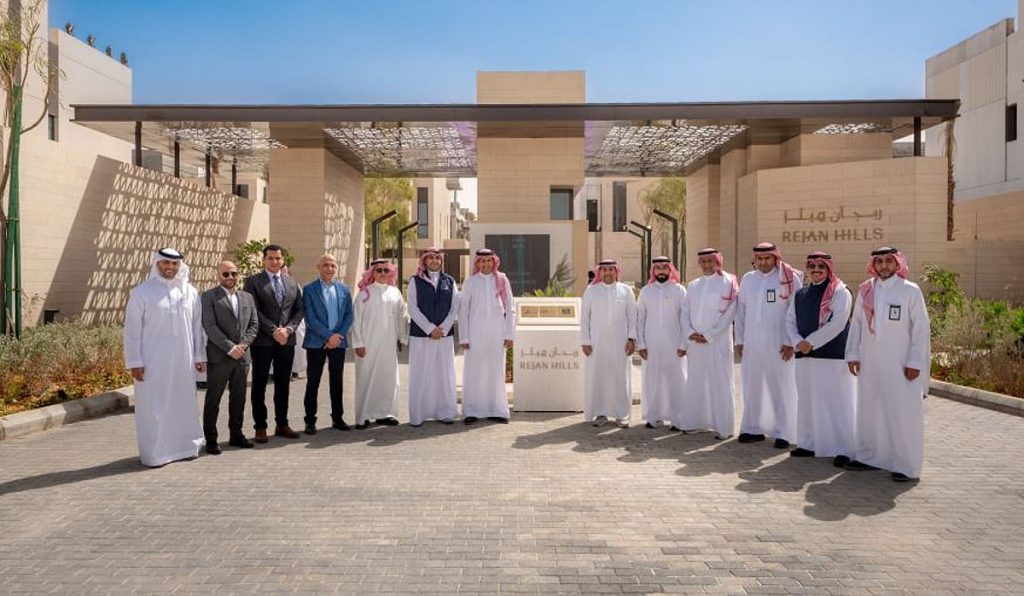 الرئيس التنفيذي لـNHC يدشّن قرية ريجان هيلز السكنية في وجهة خزام