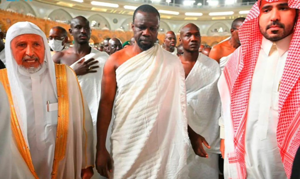 رئيس وزراء السنغال يؤدي مناسك العمرة