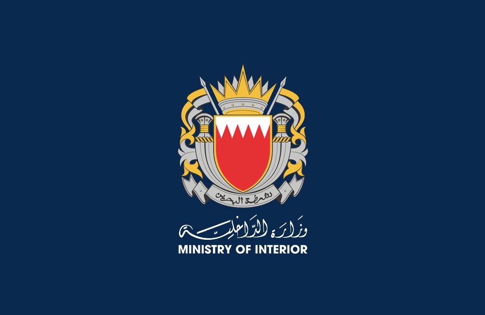 وزارة الداخلية البحرينية: إصابتان وتضرر عدد من المنازل جراء سقوط شظايا نتيجة اعتراض وتدمير مسيرة إيرانية